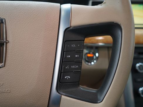 Used 2009 Lincoln MKS AWD image 25