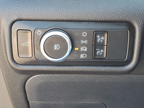 Used 2024 Ford Explorer XLT w/ Equipment Group 202A AWD/4WD image 17