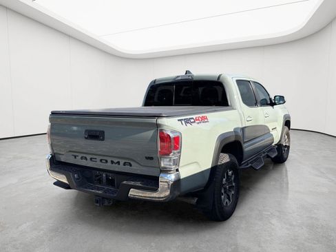 Used 2022 Toyota Tacoma TRD Off-Road AWD/4WD image 4