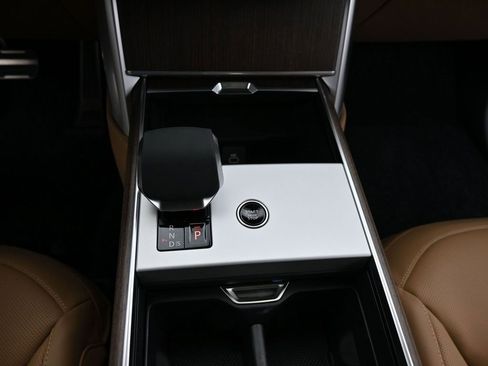 New 2025 Land Rover Range Rover SE image 29