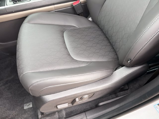 New 2027 Kia Carnival FWD image 18