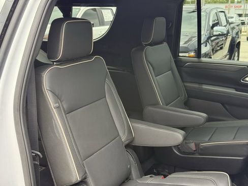 Used 2024 GMC Yukon XL SLT RWD image 32