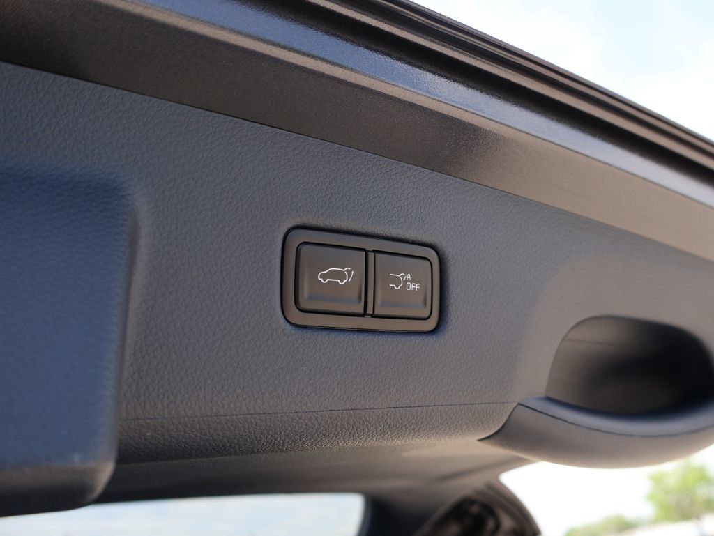 New 2026 Kia Carnival SX w/ SX Dark Edition Package FWD image 9