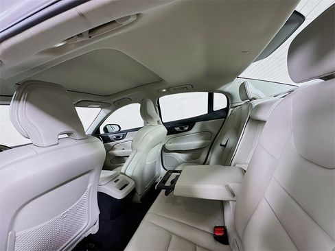 Used 2024 Volvo S60 B5 Plus image 12