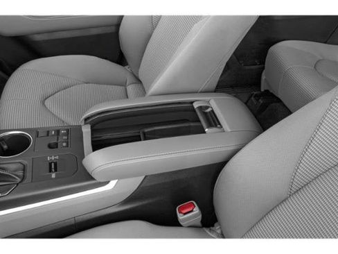 Used 2023 Toyota Highlander LE AWD/4WD image 17