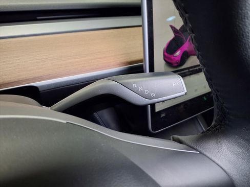 Used 2022 Tesla Model Y Long Range image 8