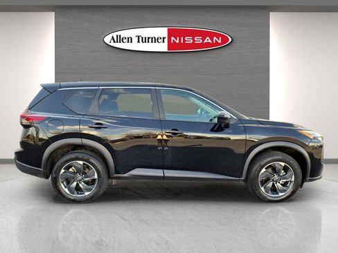 Used 2025 Nissan Rogue SV image 5