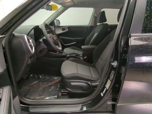 Used 2023 Kia Soul LX image 12