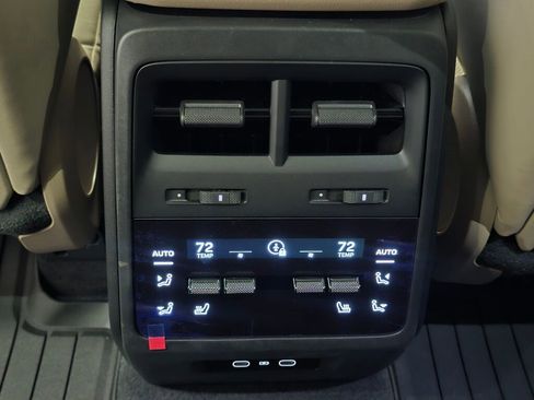 Certified 2025 Porsche Macan Electric image 20