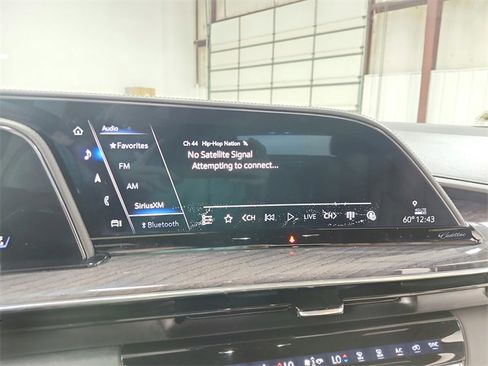 Used 2021 Cadillac Escalade ESV Premium Luxury w/ Performance Package image 29