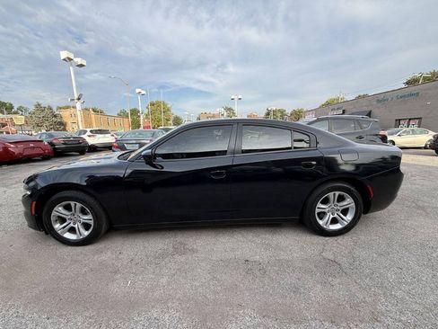 Used 2017 Dodge Charger SE RWD image 7