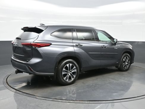 Used 2020 Toyota Highlander XLE image 6