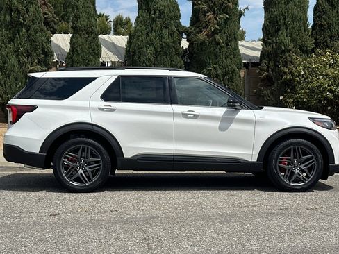 New 2026 Ford Explorer ST-Line w/ ST-Line Street Pack RWD image 3