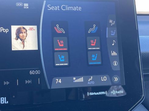 Used 2022 Toyota Venza Limited image 15