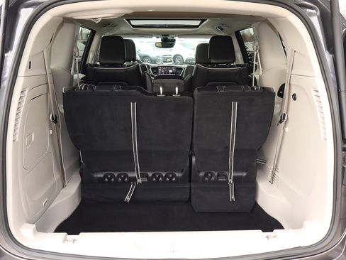 Used 2023 Chrysler Pacifica Limited image 20