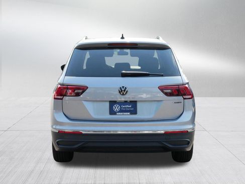 Certified 2024 Volkswagen Tiguan SE w/ Panoramic Sunroof Package AWD/4WD image 6