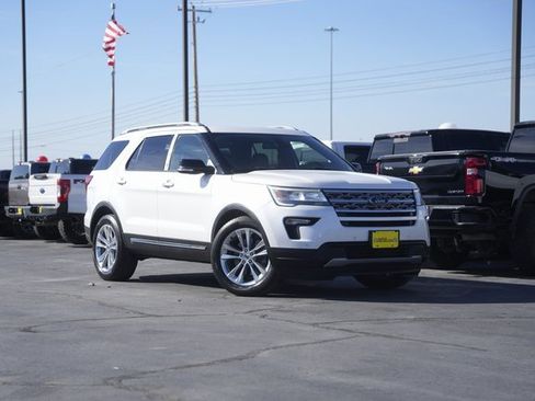 Certified 2018 Ford Explorer XLT w/ Equipment Group 202A image 2