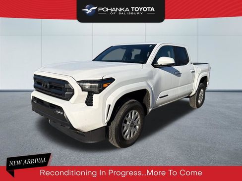 Used 2024 Toyota Tacoma SR5 image 1