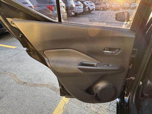 Used 2020 Nissan Kicks SV image 33