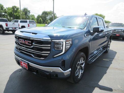 Certified 2024 GMC Sierra 1500 SLT w/ SLT Premium Plus Package AWD/4WD image 11