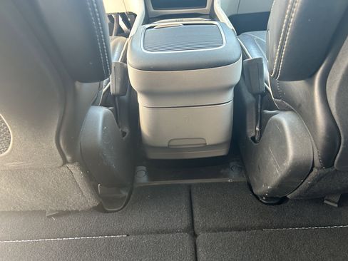 Used 2023 Chrysler Pacifica Limited FWD image 20