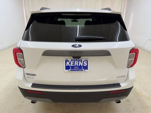Used 2024 Ford Explorer XLT w/ Equipment Group 202A image 4