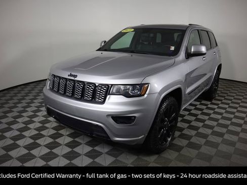 Used 2019 Jeep Grand Cherokee Laredo AWD/4WD image 9