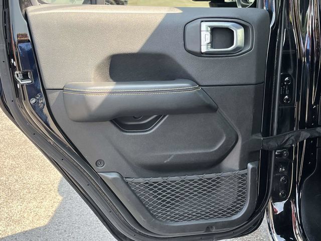 Used 2025 Jeep Wrangler Unlimited Sahara AWD/4WD image 16