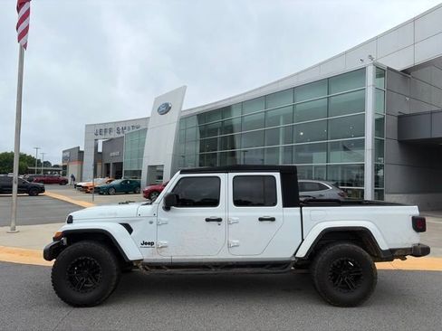 Used 2021 Jeep Gladiator Sport AWD/4WD image 2