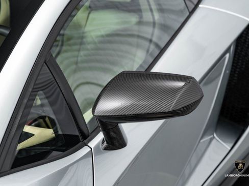 Used 2018 Lamborghini Aventador S image 18