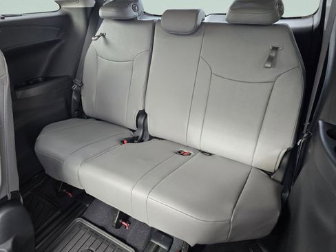 New 2026 Toyota Sienna XLE image 28