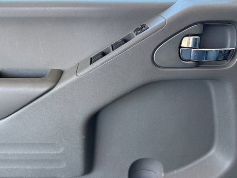 Used 2019 Nissan Frontier SV RWD image 16