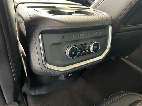 Used 2025 Ford Expedition Max Platinum AWD/4WD image 31