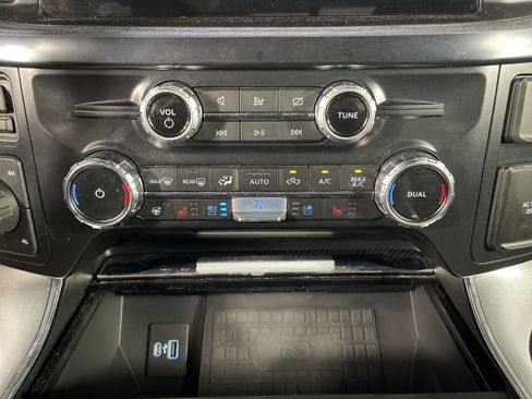 Used 2022 Ford F150 Limited image 26