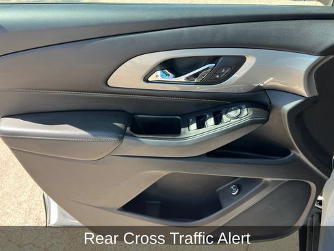 Used 2019 Chevrolet Traverse LT FWD image 12