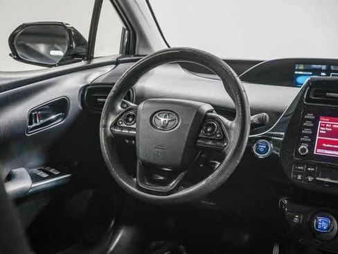 Certified 2020 Toyota Prius LE image 15