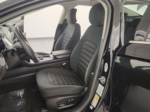 Used 2019 Ford Fusion SE FWD image 14