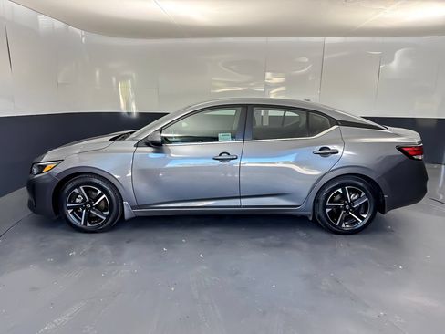 Used 2024 Nissan Sentra SV FWD image 6