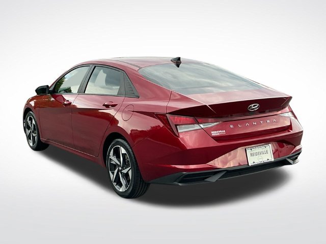 Used 2023 Hyundai Elantra SEL w/ Convenience Package FWD image 3