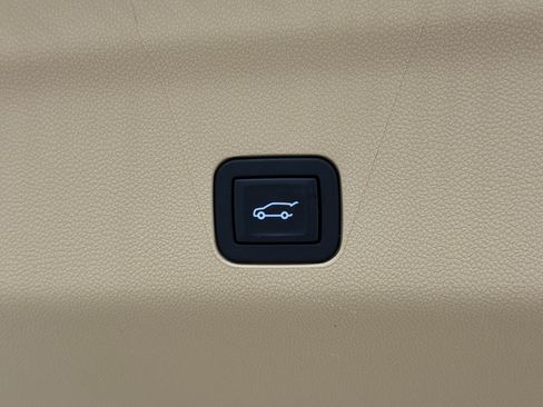 Used 2024 Cadillac Escalade ESV Premium Luxury AWD/4WD image 28
