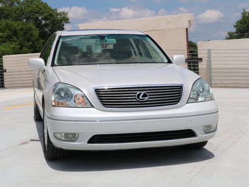 Used 2001 Lexus LS 430 RWD image 10