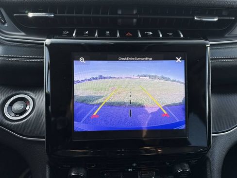 Used 2023 Jeep Grand Cherokee Laredo w/ Luxury Tech Group I AWD/4WD image 14