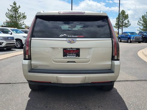 Used 2016 Cadillac Escalade Luxury AWD/4WD image 5