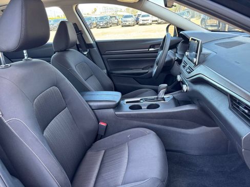 Used 2025 Nissan Altima 2.5 SV FWD image 36
