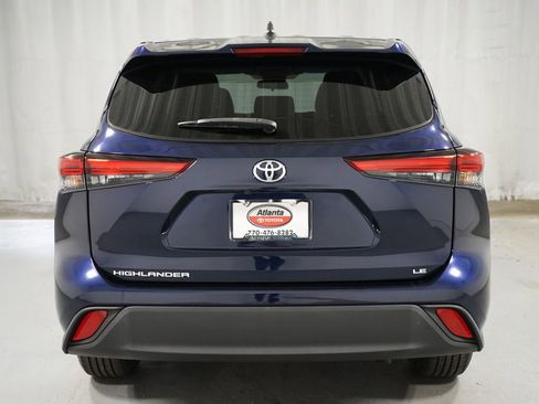 Used 2023 Toyota Highlander LE FWD image 7