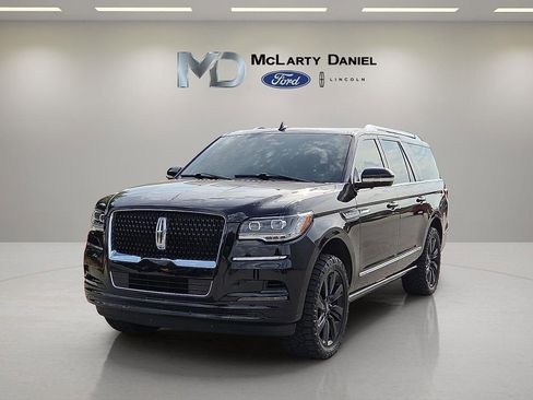 Used 2024 Lincoln Navigator L Reserve AWD/4WD image 2