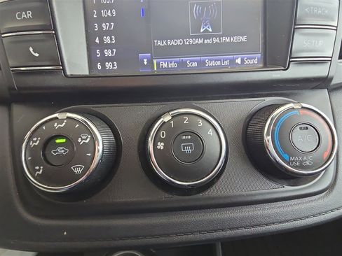 Used 2018 Toyota RAV4 LE image 16