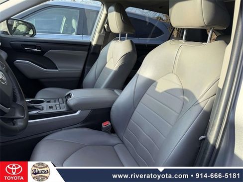 Used 2022 Toyota Highlander XLE image 8