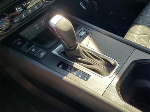 New 2026 Nissan Kicks SV image 10