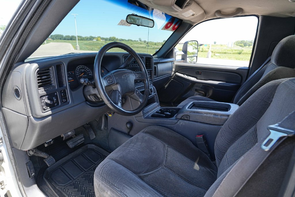 Used 2006 Chevrolet Silverado 2500 W/T w/ Heavy-Duty Power Package AWD/4WD image 15